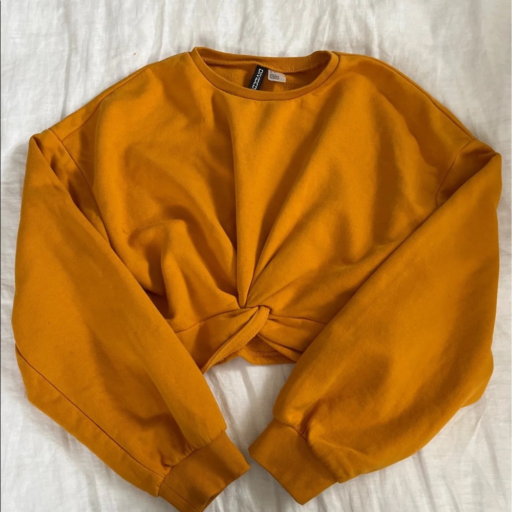 Cropped crewneck!